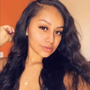 Meet your Posher, Aline